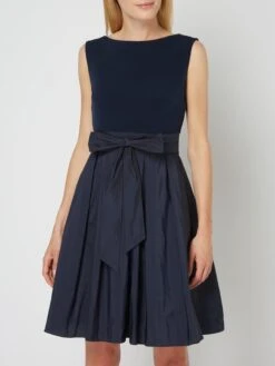 Swing Cocktailkleid Mit Fixiertem Gürtel - Dunkelblau -Wellensteyn Geschaft 70pkcjq3752kih9k955j4jqdacqkad239dajagqg8h2k8k2ma1b4shai88q46j1i9d24egqj6l3kke1ma0o6cor2cgs3adhi65gm6d9kcks32e1jc5hj4cr670q68d9lcgr3ado