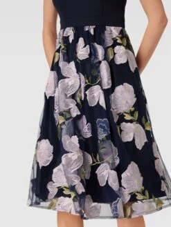 Christian Berg Cocktail Cocktailkleid Mit Floralem Muster - Marineblau Meliert -Wellensteyn Geschaft 88qlagqda1656gic618kidaf9p54qc2575458ci6al1jee2h8lb4oh28756ksiim8p536d1g6p64cki2893m8c9g71j3cchh64s64p9k6tgm6ohic9h36p9jclj38pj368sjep8