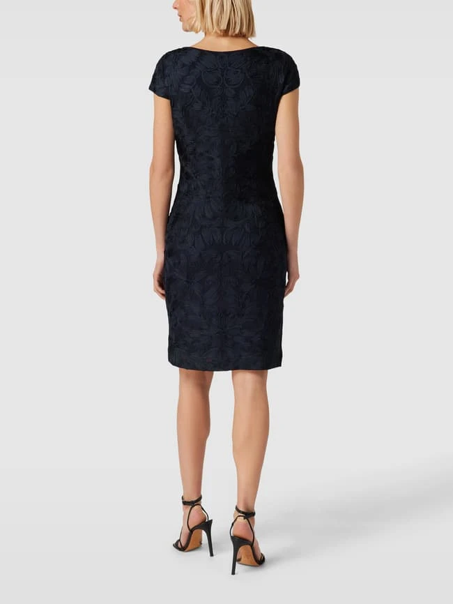Christian Berg Cocktail Etuikleid Mit Strukturmuster - Marineblau Meliert 7 Christian Berg Cocktail Etuikleid Mit Strukturmuster - Marineblau Meliert – Bild 5