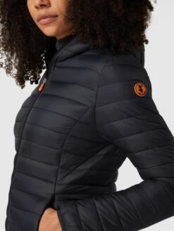SAVE THE DUCK Steppjacke Mit Label-Detail Modell 'DIZY' - Schwarz -Wellensteyn Geschaft 8sslaiia9p732cal6d348li2a1a38jal6kpkckaia0q56k299kq4ska46p3l8i219l63al216h64gh1k9p3jgpj2c5h3gc9pc8qj2ohk61gjgo9p60o3echp6so36cr16phj0c8