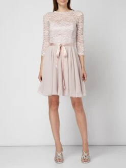 Swing Brautkleid Aus Floraler Spitze - Rosa