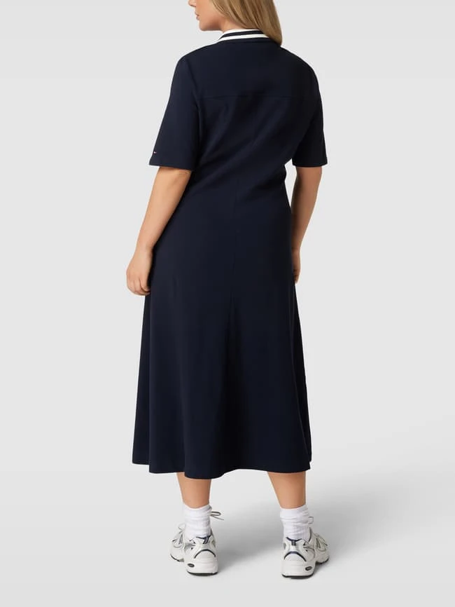 Tommy Hilfiger Curve PLUS SIZE Midikleid Mit Reißverschluss - Marineblau 7 Tommy Hilfiger Curve PLUS SIZE Midikleid Mit Reißverschluss - Marineblau – Bild 5