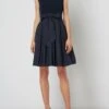 Swing Cocktailkleid Mit Fixiertem Gürtel - Dunkelblau 1 Swing Cocktailkleid Mit Fixiertem Gürtel - Dunkelblau -Wellensteyn Geschaft 9h9kgdpi84o48c9nal1kehpha4o3igqi651j8ja89cojgj258l9k8jaca9aj8jq49tb58gpn853ksdhj9ko62cj4c4o30p1j74q64opk64q36e34c9h34cj2cgrm8d1nc4rj8do