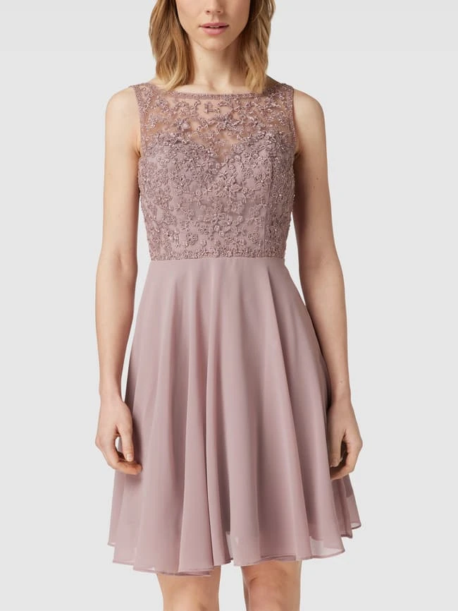 Laona Cocktailkleid In Minilänge Mit Floraler Spitze - Mauve 6 Laona Cocktailkleid In Minilänge Mit Floraler Spitze - Mauve – Bild 4