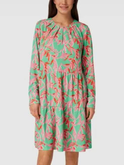 Marc Cain Knielanges Kleid Mit Allover-Muster - Apfelgrün -Wellensteyn Geschaft ap1jecila0r52da299734ihj95ajglhi8oojii296p354c22a14kqghoa58kiea3650j2jqj9p9kuhpg74o66or5c9hj4d1j75i30phkckoj4e9hccrjepj2chh30dr270oj2dg